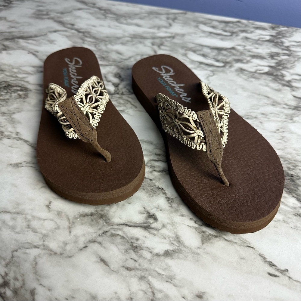 Sketchers Brown Yoga Foam Sandals Women’s Size 9